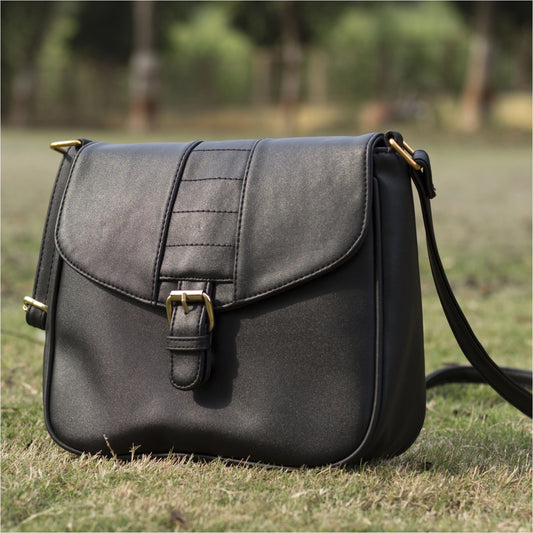 Pochette Black Sling Bag. - SLING BAG